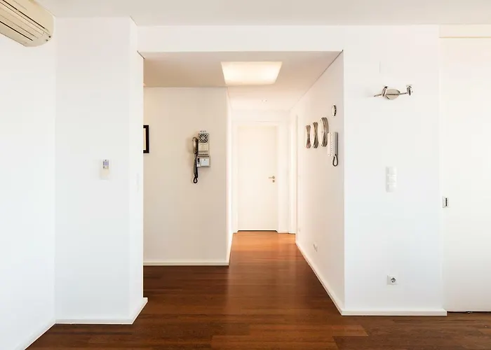 Skyscraper Riverview With Indoor Pool