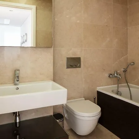 شقة Skyscraper Riverview With Indoor Pool